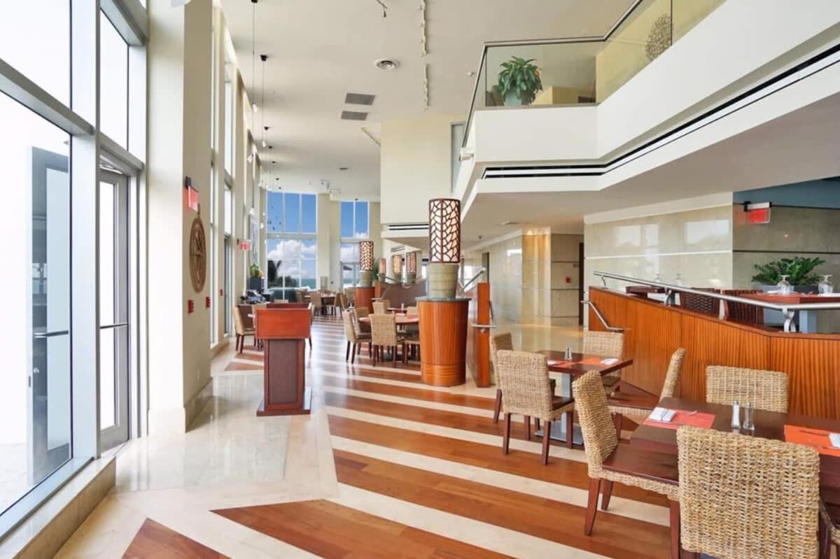 Beachfront Resort Pool Ocean View Balcony Miami Beach Exterior foto
