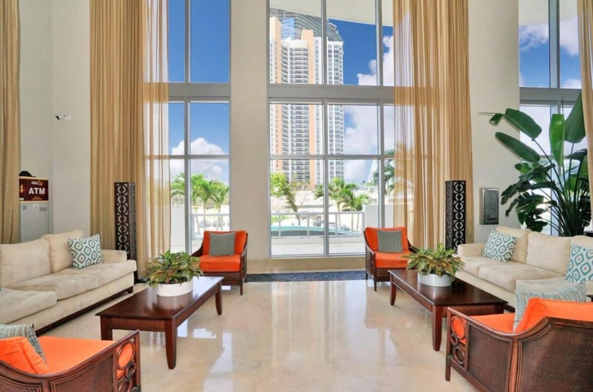 Beachfront Resort Pool Ocean View Balcony Miami Beach Exterior foto